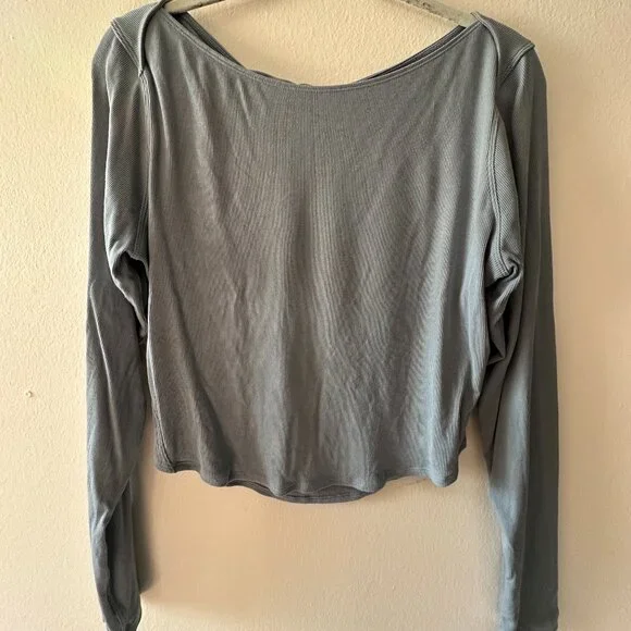 Women's Lululemon Long Sleeve Top - Ribbed - Light Blue - Size 10 Cropped - EUC - Picture 1 of 3